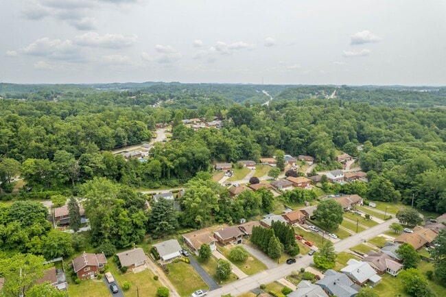 Building Photo - AVAILABLE SEPT 1ST!! BEAUTIFUL 3 BEDROOM HOME IN WILKINS TOWNSHIP!