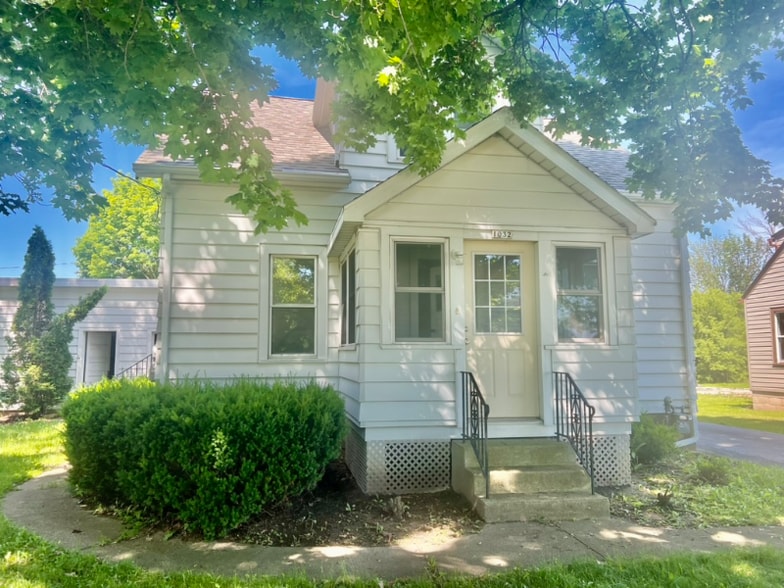 Building Photo - 1032 N Rapids Rd