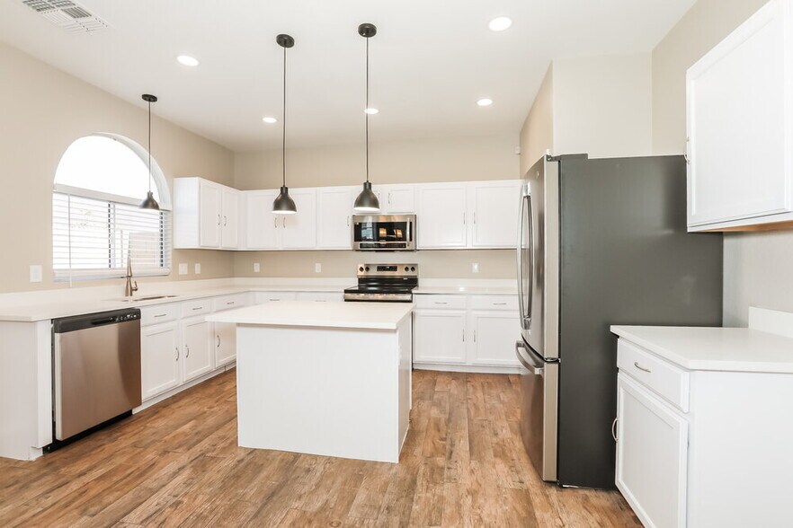 Building Photo - 1130 E Coppola St