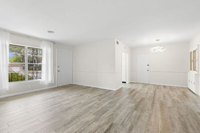 Building Photo - FULLY FENCED Home For Rent in Clearwater!