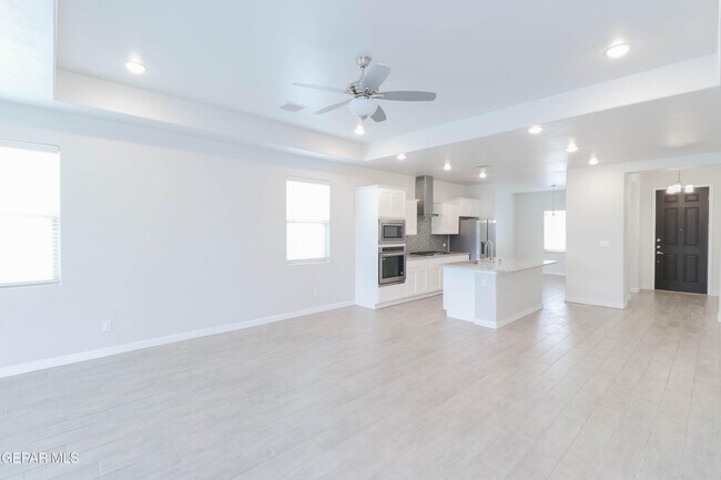 Building Photo - 12832 Haxby St