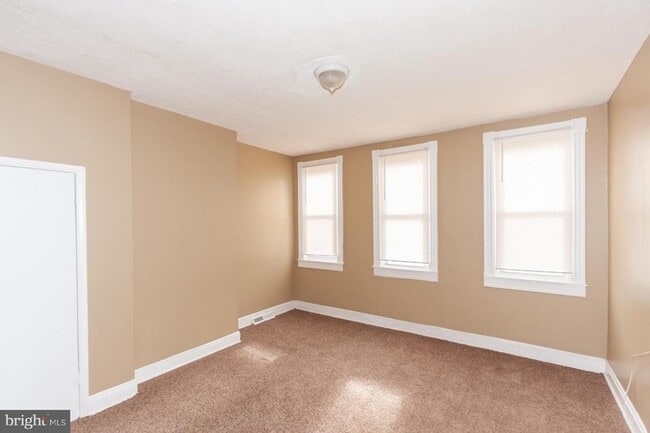 Building Photo - 3 Bedroom House