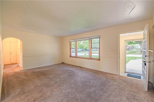 Building Photo - 40 Glenview Dr