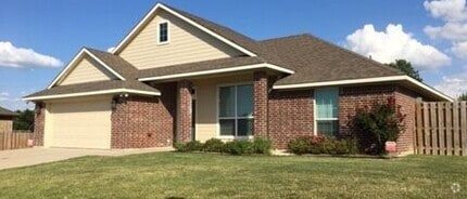 Building Photo - 208 E Jade Dr