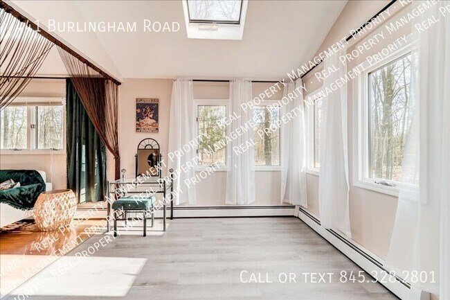 Building Photo - 441 Burlingham Rd