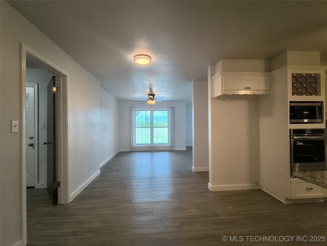 Building Photo - 16012 S Elwood Ave