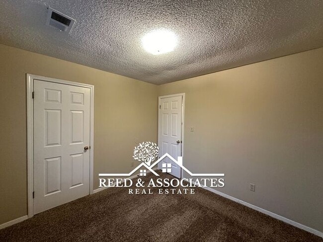 Building Photo - 3 Bedroom w/ fenced yard in Raleigh