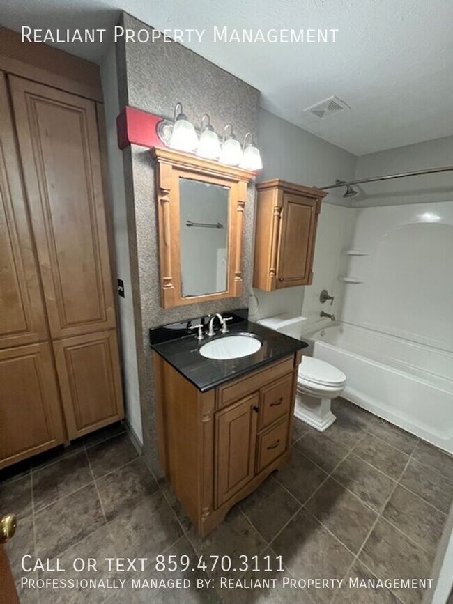 Building Photo - 3809 Dicksonia Dr