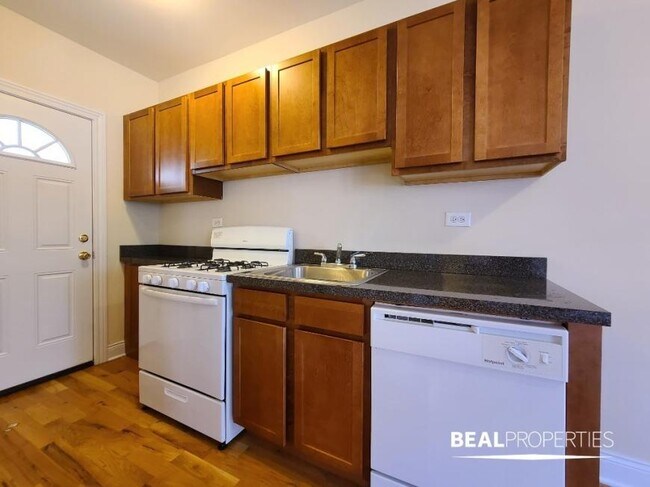 Building Photo - 1 bedroom in CHICAGO IL 60657