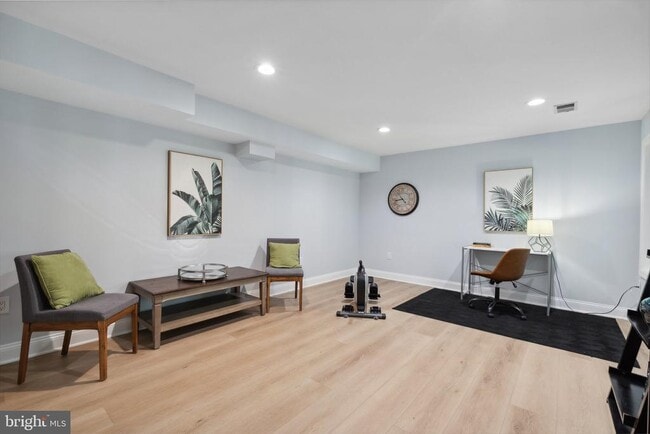 Building Photo - 10899 Woodland Falls Dr