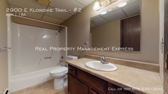 Building Photo - 2900 E Klondike Trail