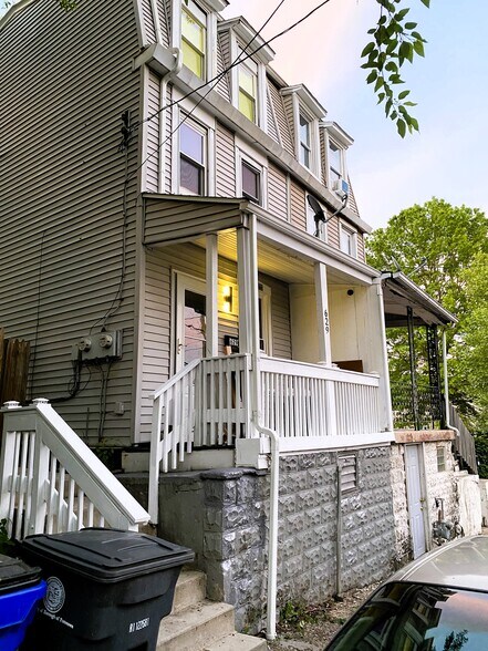 Primary Photo - 629 Beech St