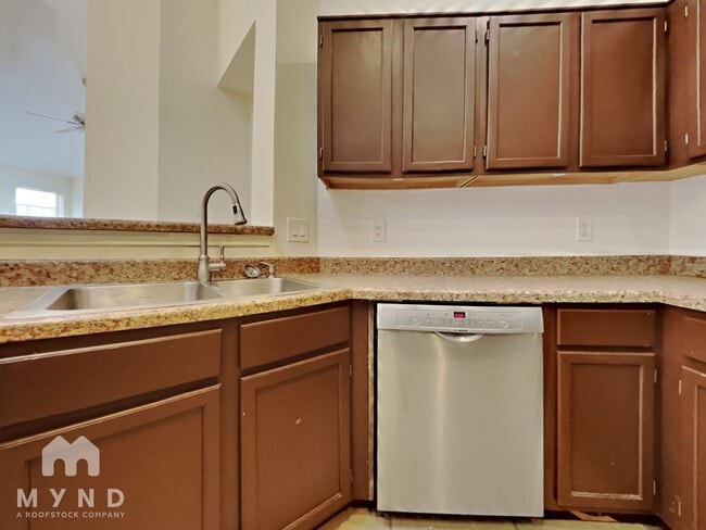 Building Photo - 633 Albrook Dr