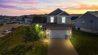 Building Photo - Move-In Ready Home with an Excellent Location