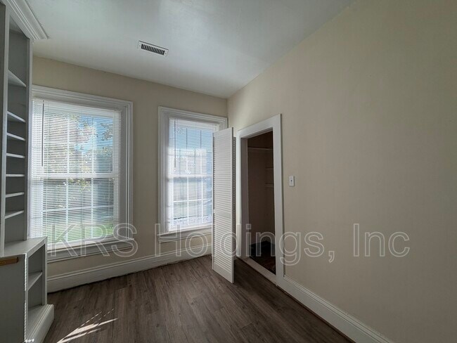 Building Photo - 125 S Willard Ave
