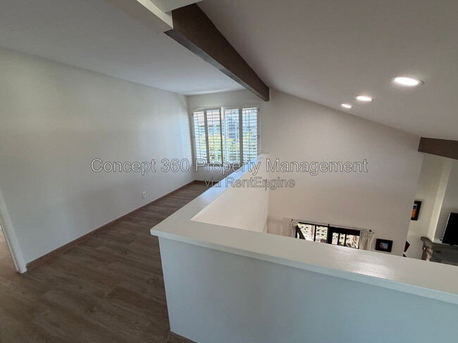 Building Photo - 237 Novara Dr