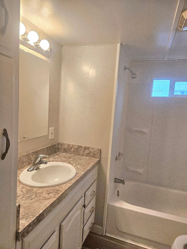 Building Photo - 79 Driftwood St