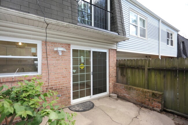 Building Photo - 151 E Palatine Rd
