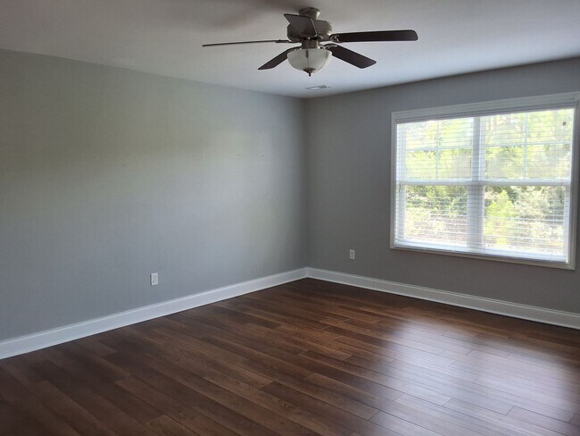 Building Photo - West Knoxville 37922 - 4 bedroom, 3 bath home - Contact Sharon Arnwine (865) 313-7215
