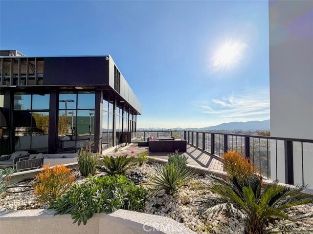 Building Photo - 343 Pioneer Dr