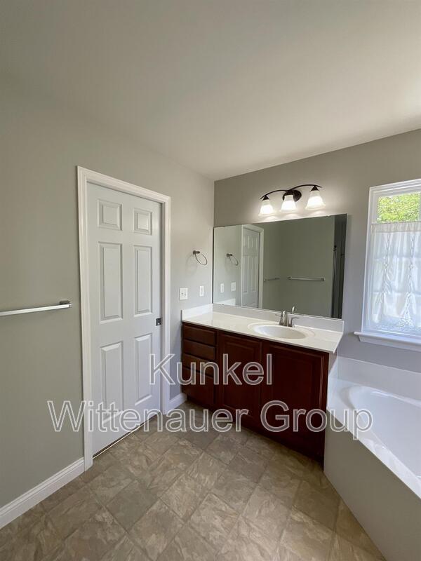 Building Photo - 3014 Roan Hill Dr