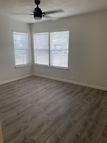 Building Photo - 4411 Lark Ave