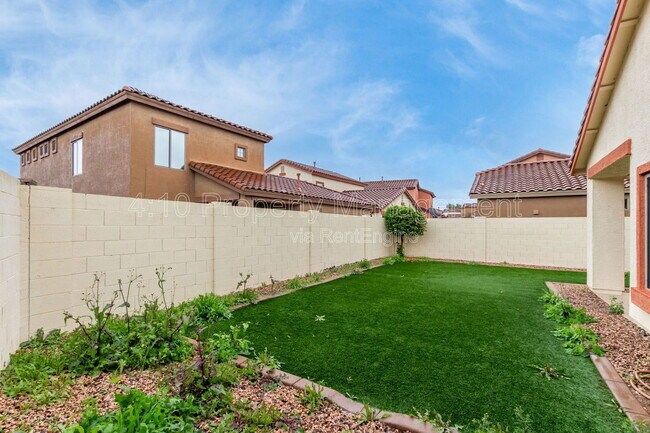 Building Photo - 2644 E Chester Dr