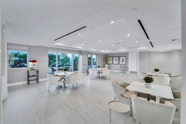 Building Photo - 155 E Boca Raton Rd