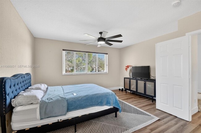 Building Photo - 9041 Silver Glen Way