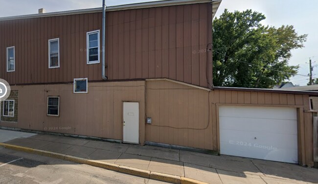 Primary Photo - 26093 W Mondovi St