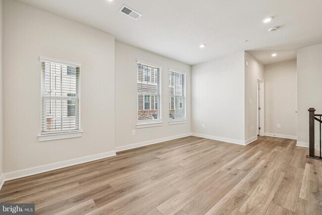 Building Photo - 2528 VERONA Pl