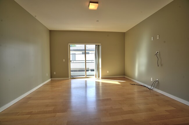 Building Photo - 1529 S Westgate Ave