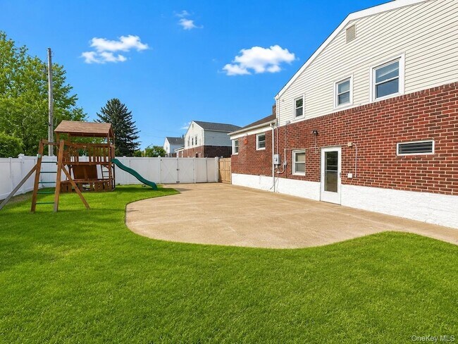 Building Photo - 36 Forest Dr