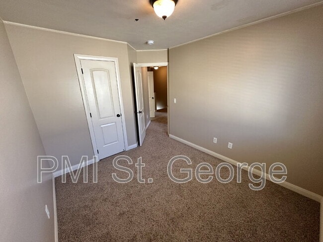 Building Photo - 340 1425 N St