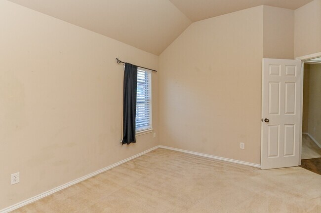 Building Photo - 2106 Castle Gardens Ln