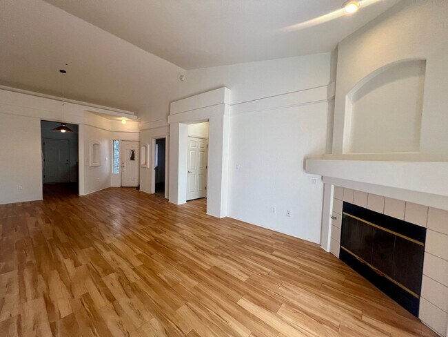 Building Photo - Unfurnished - 1 Year Rental