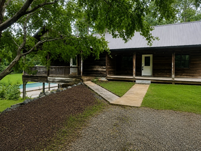 Building Photo - 213 Bobbie Drive