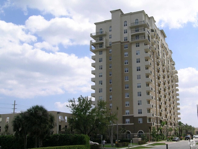 Building Photo - Montecito Palm Beach