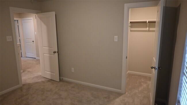 Building Photo - 127 Winged Elm Ct