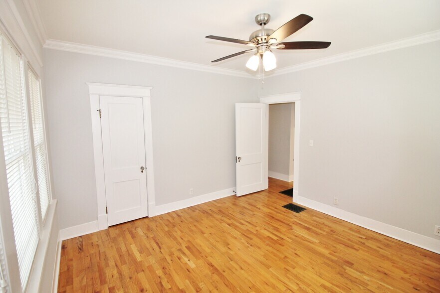 Building Photo - 1711 Villa Pl