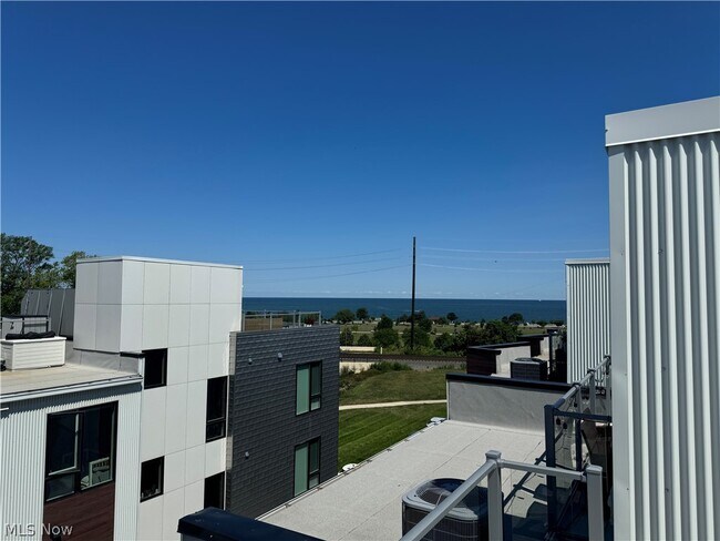 Building Photo - 1240 W 70th St