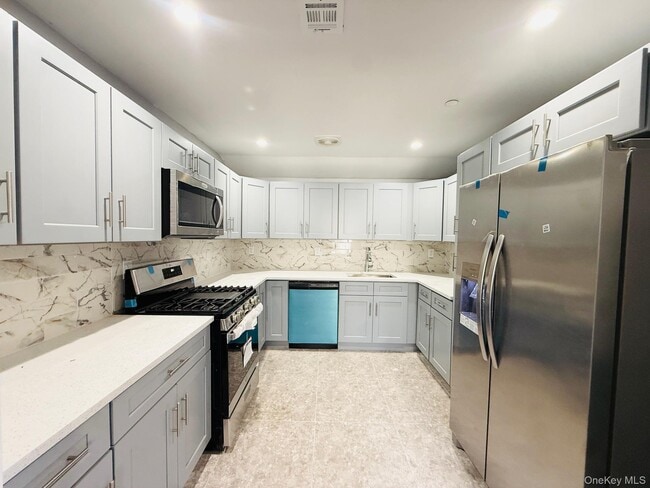 Building Photo - 139-18 Lakewood Ave