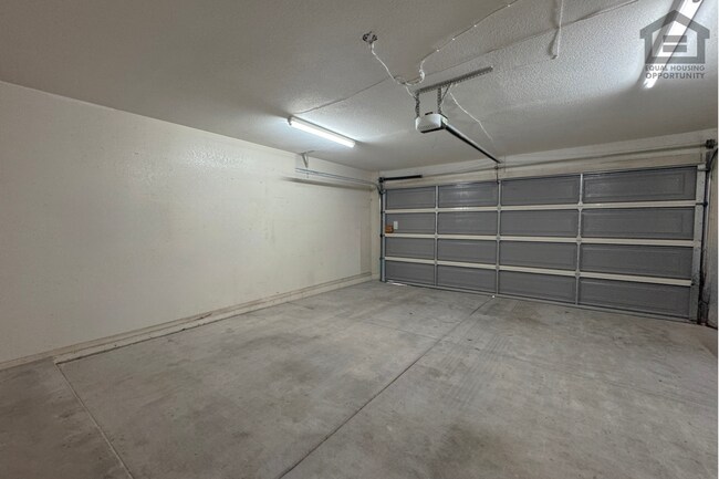 Building Photo - 3111 E Charleston Ave