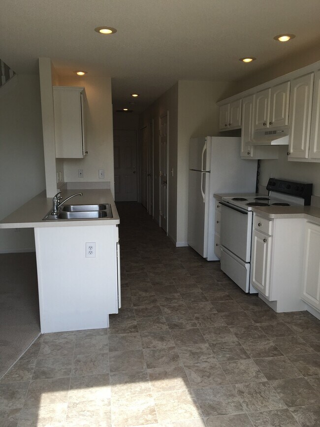Building Photo - 931 Jasmine Dr