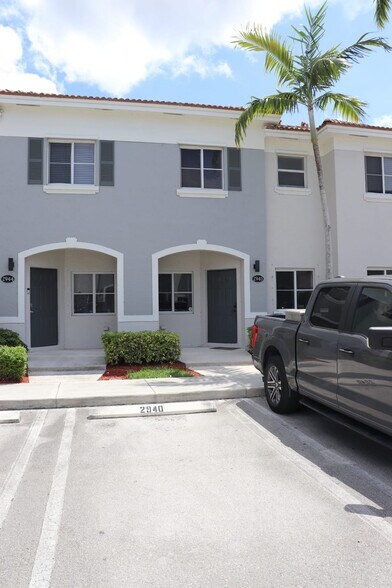 Building Photo - 2940 SE 15th Ter