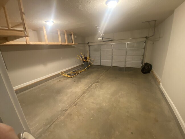 Building Photo - 485 Labrador Dr