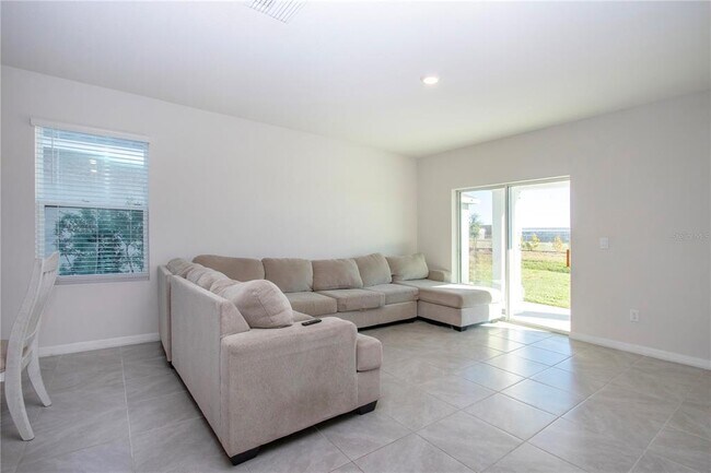 Building Photo - 3513 Hilltop Cir