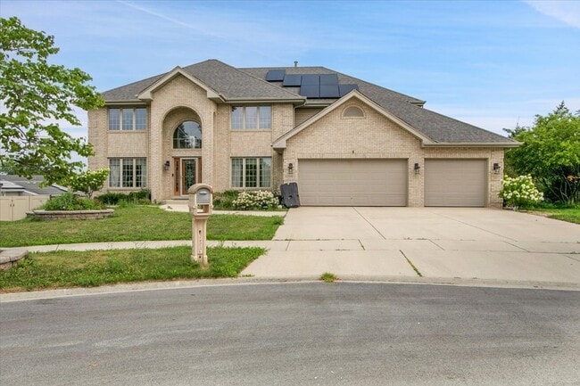 Building Photo - 9200 Greenwood Dr