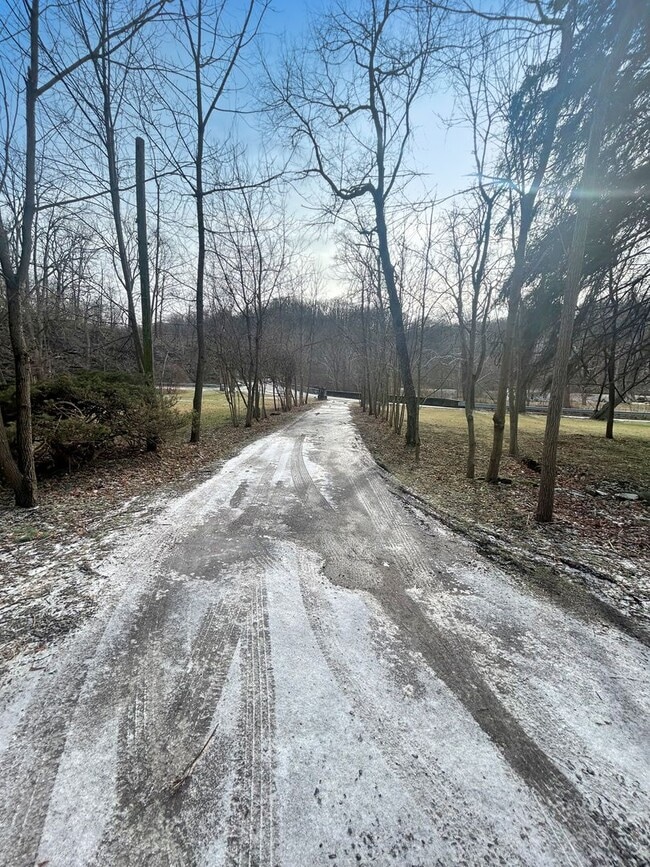 Building Photo - Welcome to this newly remodeled gem located in the heart of Collier, PA.