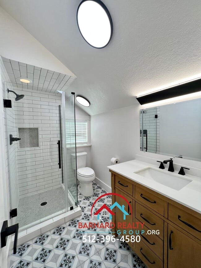 Building Photo - Country Living At It's Finest!